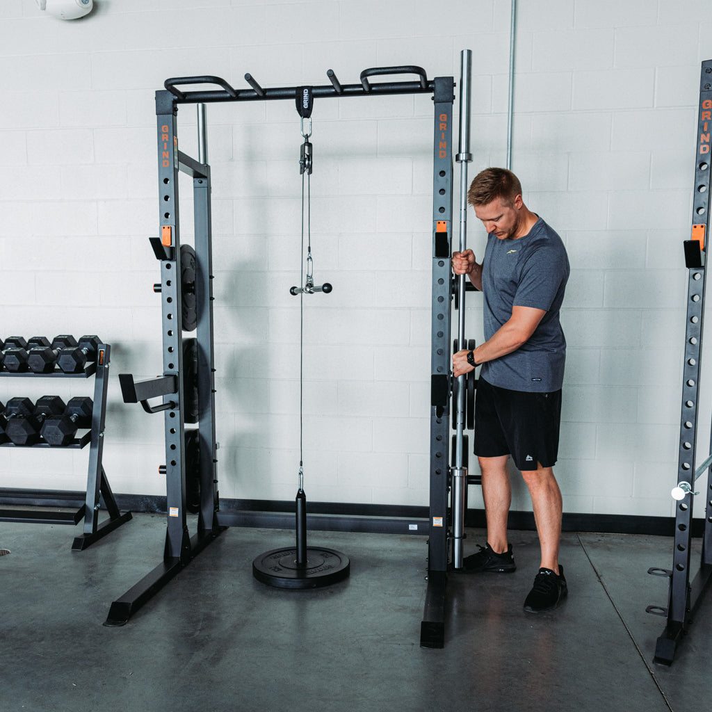 Man demonstrating Bar Storage on Chaos4000 rack.